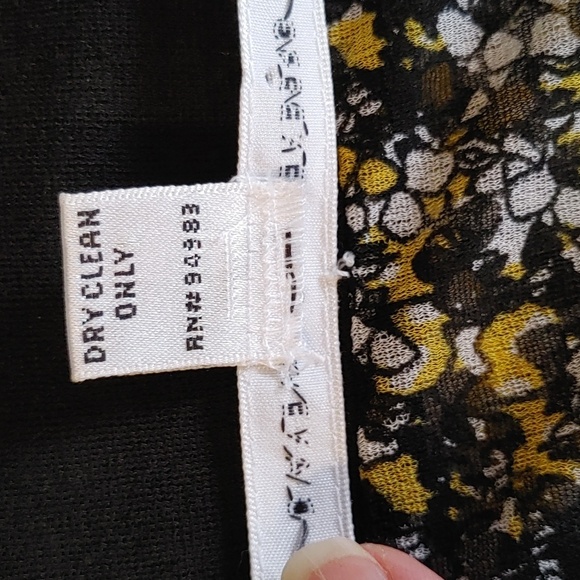 DIANE von FURSTENBERG crisscross 100% silk Size Medium Top Elvia - Picture 7 of 9